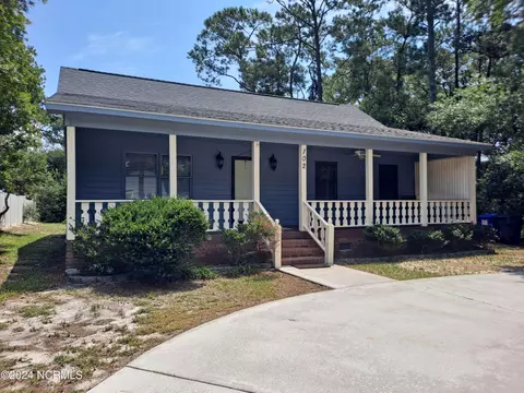 102 SW 24th St, Oak Island, NC 28465
