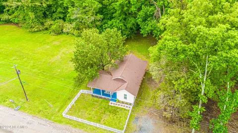 211 E Moore St, Robbins, NC 27325 photo 3