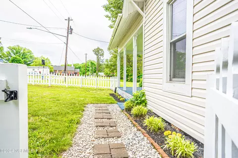 211 E Moore St, Robbins, NC 27325 photo 29