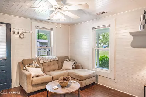 211 E Moore St, Robbins, NC 27325 photo 8