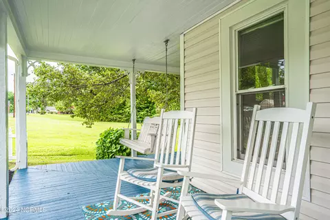 211 E Moore St, Robbins, NC 27325 photo 4