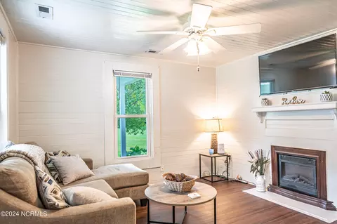 211 E Moore St, Robbins, NC 27325 photo 7