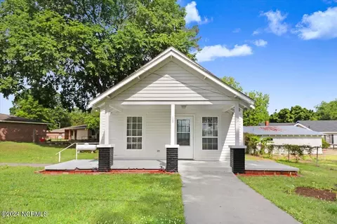 113 N Johnson St, Mount Olive, NC 28365