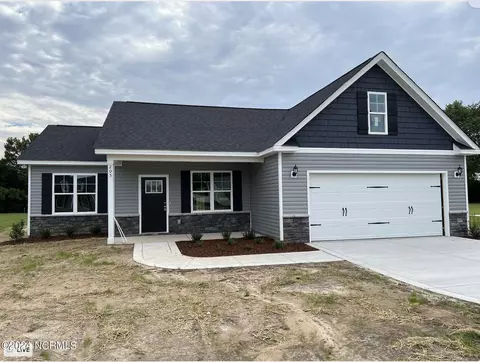 205 Jefferson St, Clinton, NC 28328