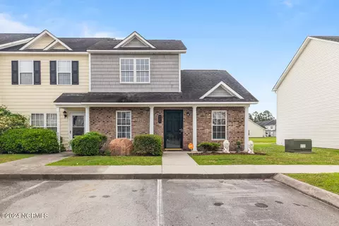 807 Springwood Dr, Jacksonville, NC 28546