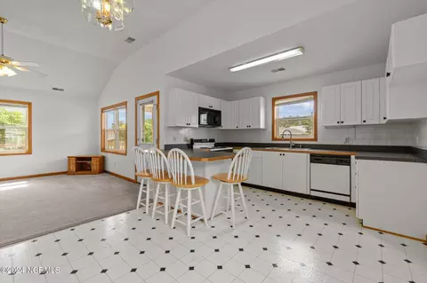 405 W 4th St, Kill Devil Hills, NC 27948 photo 5