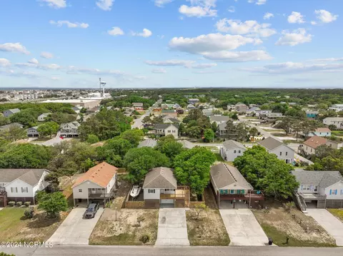 405 W 4th St, Kill Devil Hills, NC 27948 photo 4
