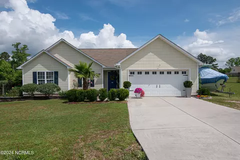 208 High Meadow Ct, Richlands, NC 28574
