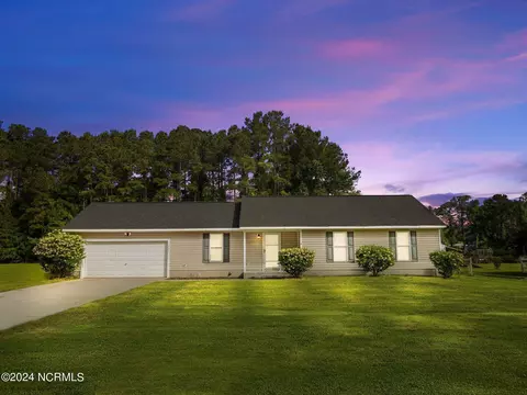 1262 Titus Ln, Jacksonville, NC 28540