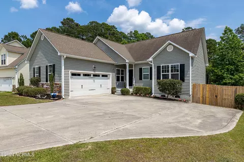 319 Jasmine Ln, Jacksonville, NC 28546