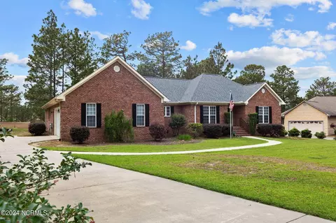 154 Beacon Ridge Dr, West End, NC 27376