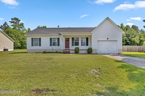124 Constitution Ave, Jacksonville, NC 28540