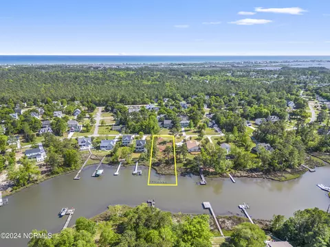 353 Chadwick Shores Dr, Sneads Ferry, NC 28460