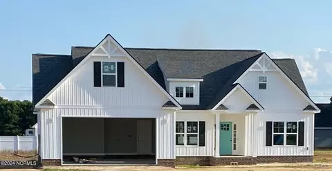 169 Country Cove Ln, Clinton, NC 28328