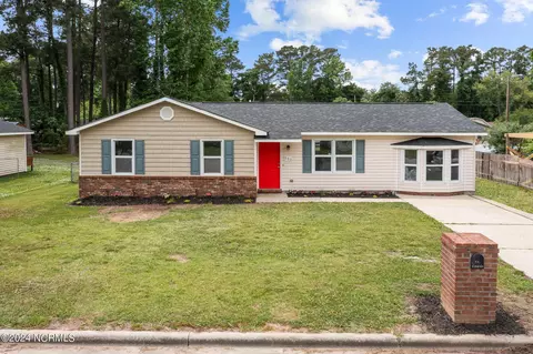 505 Walnut Dr, Jacksonville, NC 28540