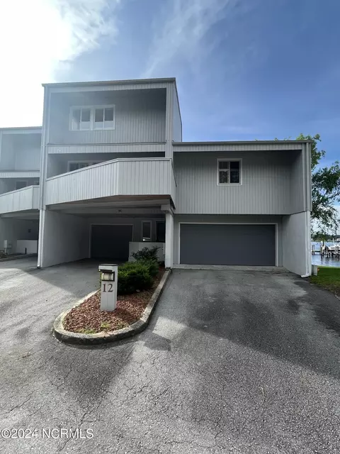 12 Batts Hill Rd, New Bern, NC 28562