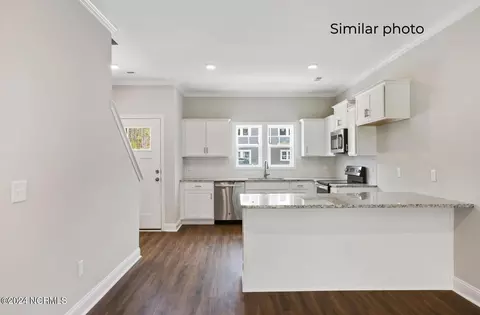 Entry Way - 619 Jacks Crossing Dr, Hubert, NC 28539 photo 5 of 10