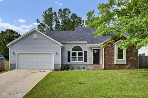 2679 Idlebrook Cir, Midway Park, NC 28544