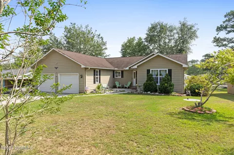 1136 Charlotte Ave, Calabash, NC 28467
