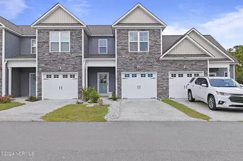308 S Stingray Ln, Sneads Ferry, NC 28460