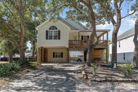 155 NE 33rd St, Oak Island, NC 28465
