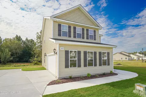 452 Peregrine Ridge Dr, New Bern, NC 28560