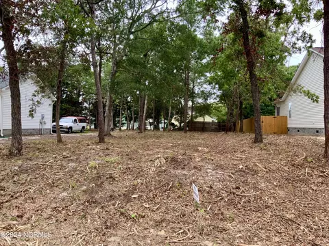 109 NW 13th St, Oak Island, NC 28465