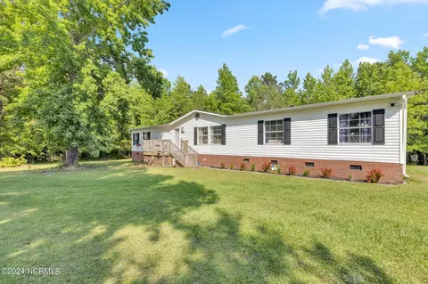 347 Cross Creek Dr, Hampstead, NC 28443