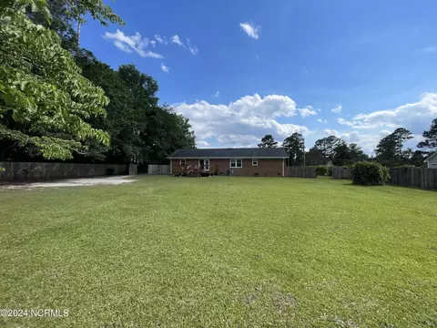 Exterior - 2000 Sunset Ave, Clinton, NC 28328 photo 3 of 14