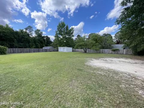 Exterior - 2000 Sunset Ave, Clinton, NC 28328 photo 8 of 14
