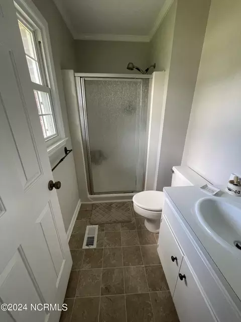 Bath - 2000 Sunset Ave, Clinton, NC 28328 photo 1 of 4