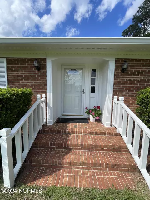 Exterior - 2000 Sunset Ave, Clinton, NC 28328 photo 11 of 14