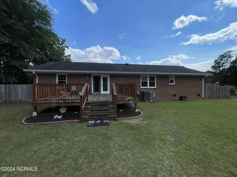 Exterior - 2000 Sunset Ave, Clinton, NC 28328 photo 5 of 14
