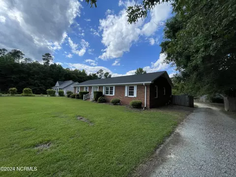 Exterior - 2000 Sunset Ave, Clinton, NC 28328 photo 10 of 14