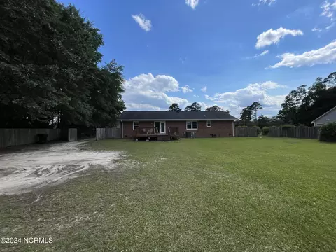 Exterior - 2000 Sunset Ave, Clinton, NC 28328 photo 4 of 14