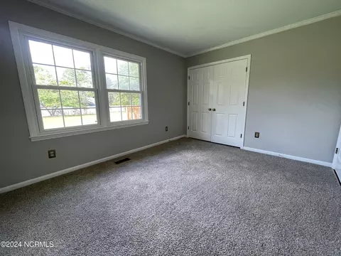Bedroom - 2000 Sunset Ave, Clinton, NC 28328 photo 5 of 7