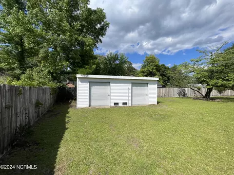 Exterior - 2000 Sunset Ave, Clinton, NC 28328 photo 1 of 14