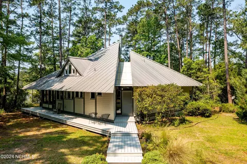 12 Orchard Point Rd, Oriental, NC 28571