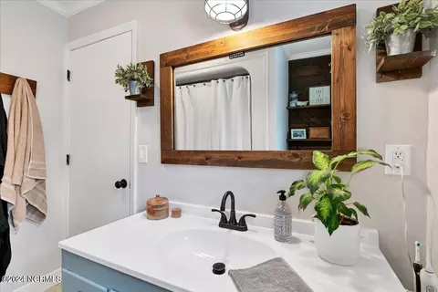 Bath - 245 S Currant St, Pinebluff, NC 28373 photo 2 of 5