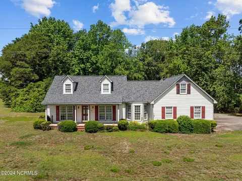 734 Jessie T Bryan Rd, Kinston, NC 28504