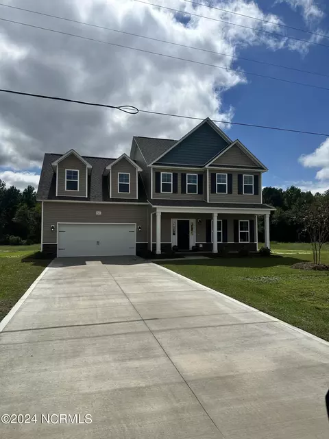 527 Orchard Creek Dr, Richlands, NC 28574