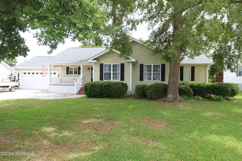 104 Lydia Dr, Swansboro, NC 28584