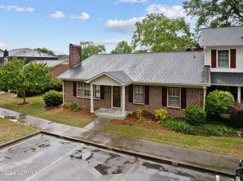 55 Barnes St, Greenville, NC 27858