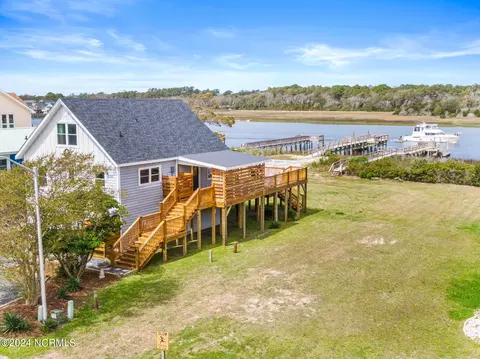 312 Sand Dune Ln, Holden Beach, NC 28462
