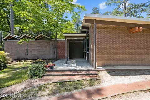 4702 Trent River Dr, Trent Woods, NC 28562