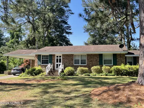 1703 Woodside Dr W, Wilson, NC 27893