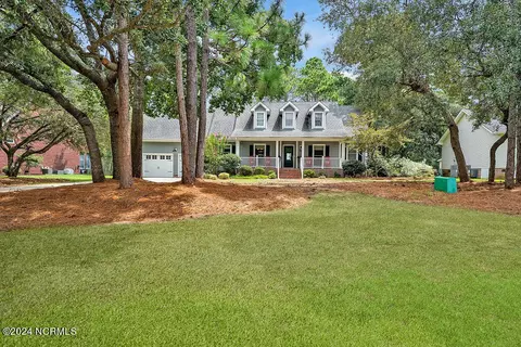 1004 Bonner Bussells Dr SE, Southport, NC 28461