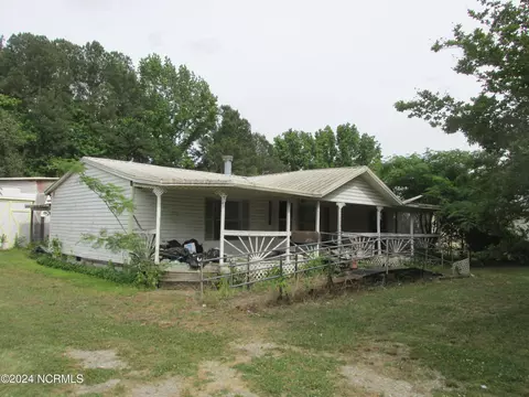 122 Falcon Dr, Pikeville, NC 27863