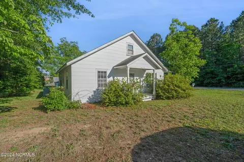 9161 Pate St, Laurel Hill, NC 28351
