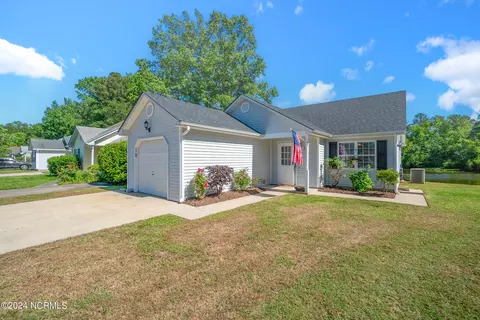 121 Bayberry Dr, Elizabeth City, NC 27909